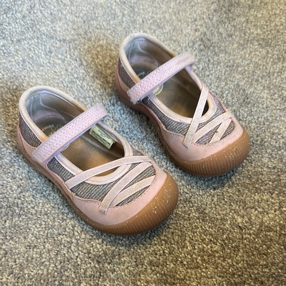 Oshkosh Bgosh toddler Shoes size 6